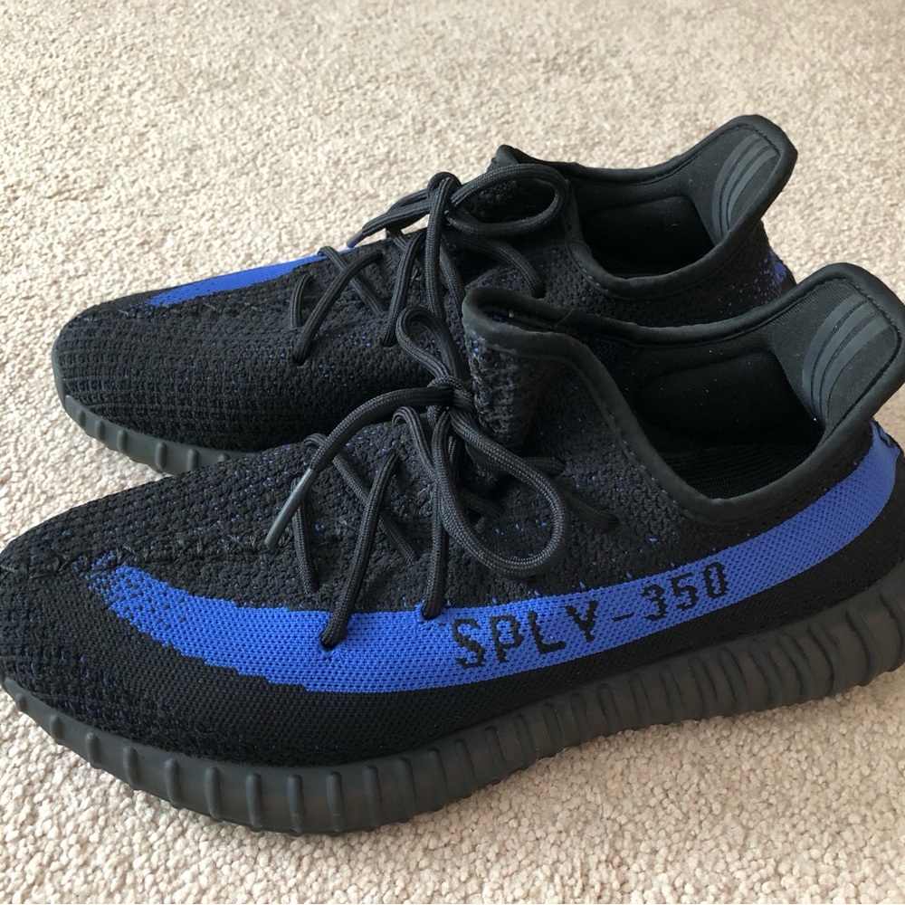Yeezy 350 black / blue .